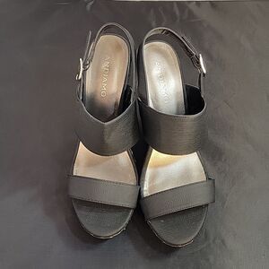 ANDIAMO ABASKETBALL WEDGE STYLE ADJUSTABLE BUCKLE ANKLE 3-STRAP SANDAL